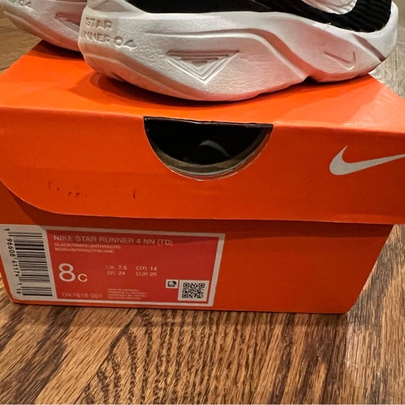 Nike Sneakers - great shape - Picture 2 of 7